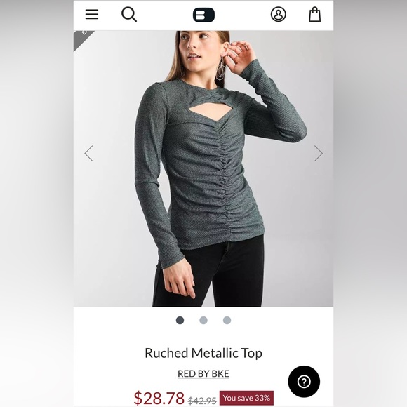 Red by BKE Ruched Metallic Cut Out Top - Picture 5 of 5